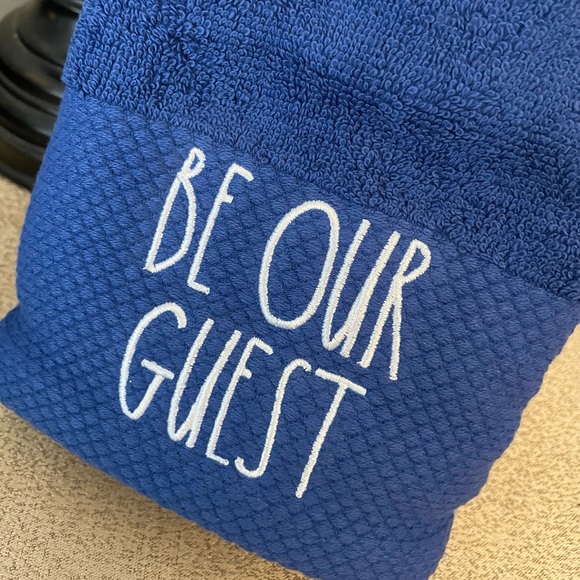 NWT Rae Dunn SET OF 2 BE OUR GUEST Hand Towels - Picture 2 of 5